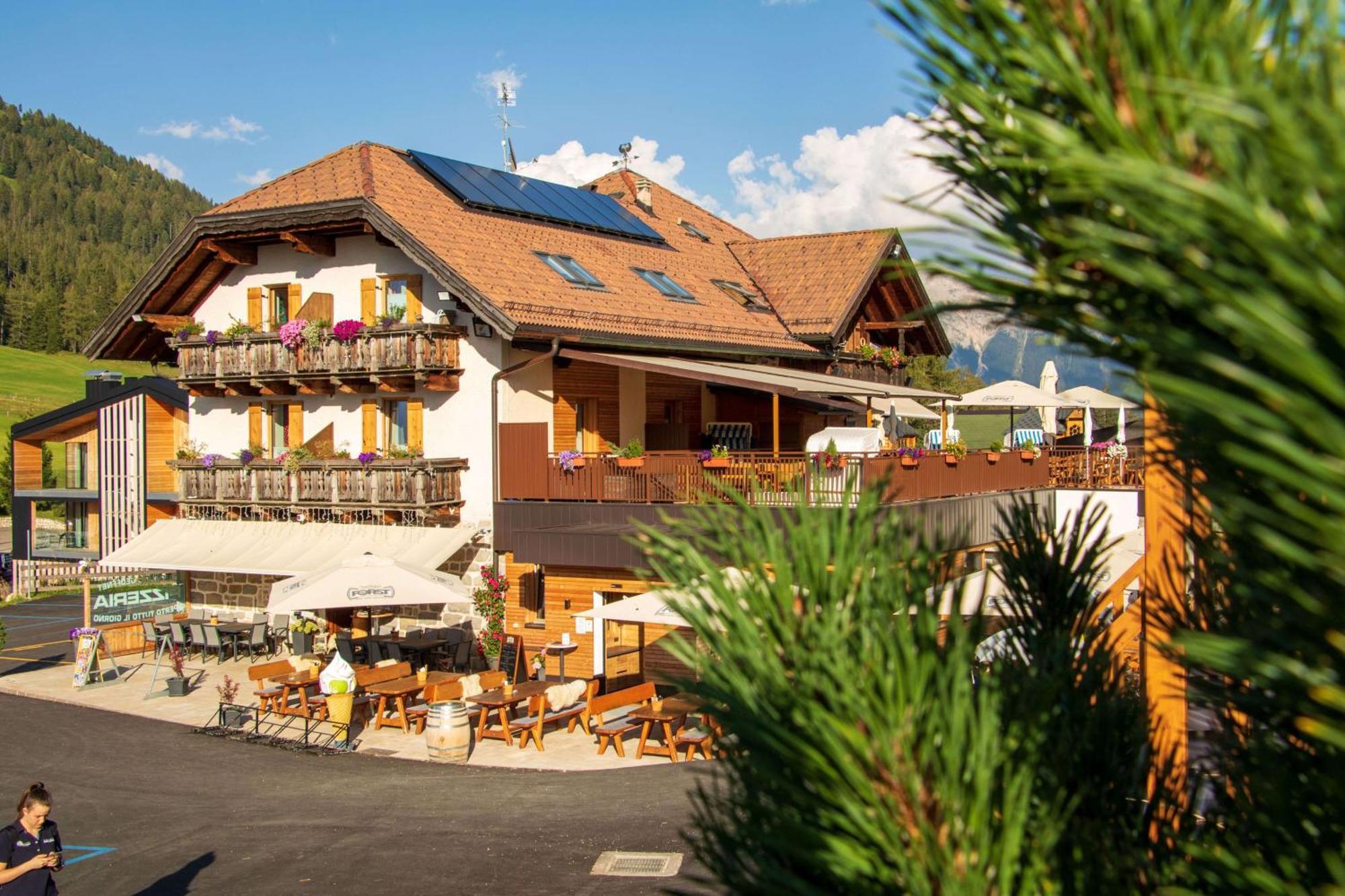 Bed and Breakfast Bar-Restaurant-Pizzeria Antermont Carezza al Lago Esterno foto