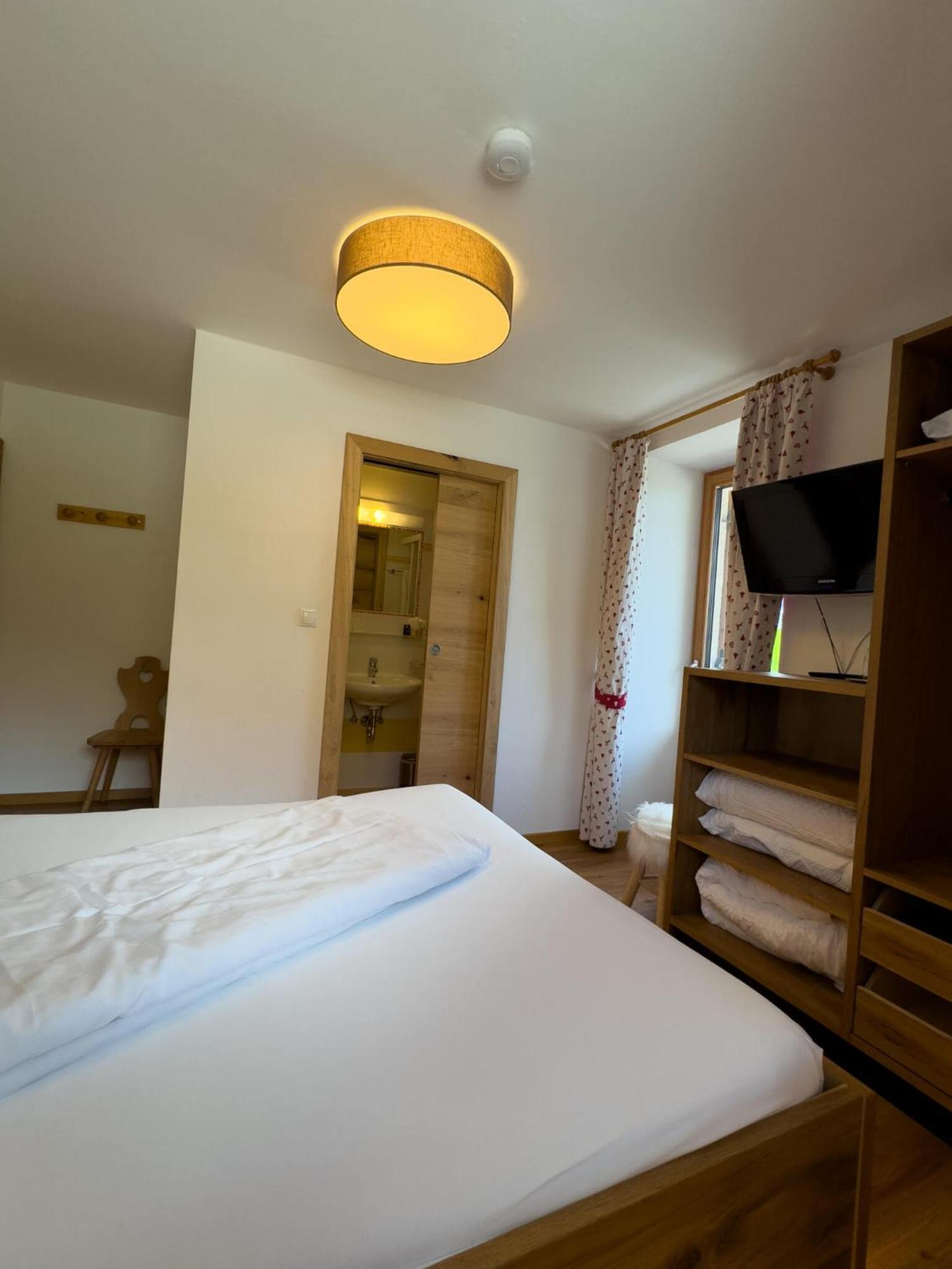 Bed and Breakfast Bar-Restaurant-Pizzeria Antermont Carezza al Lago Esterno foto