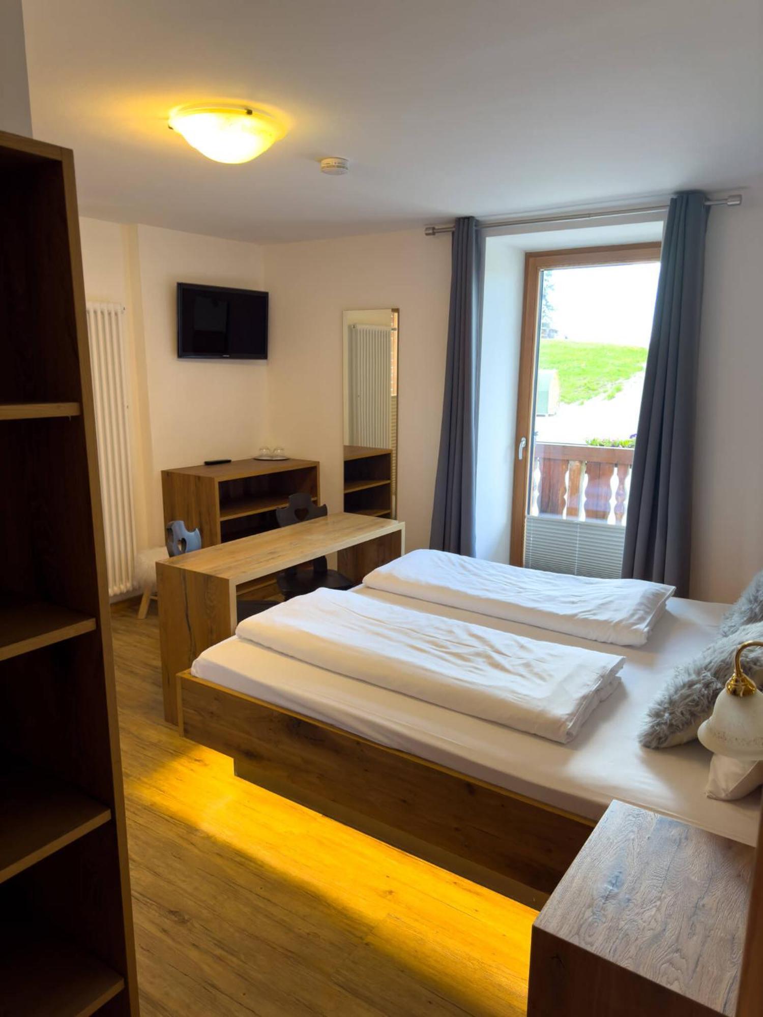 Bed and Breakfast Bar-Restaurant-Pizzeria Antermont Carezza al Lago Esterno foto