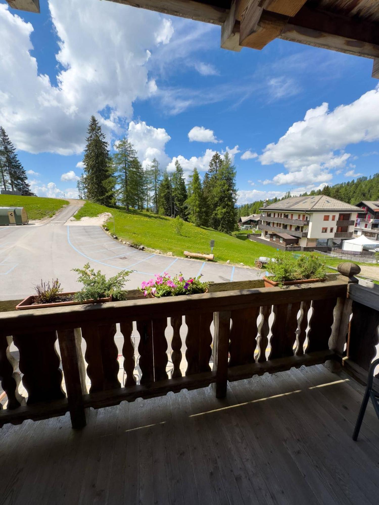 Bed and Breakfast Bar-Restaurant-Pizzeria Antermont Carezza al Lago Esterno foto